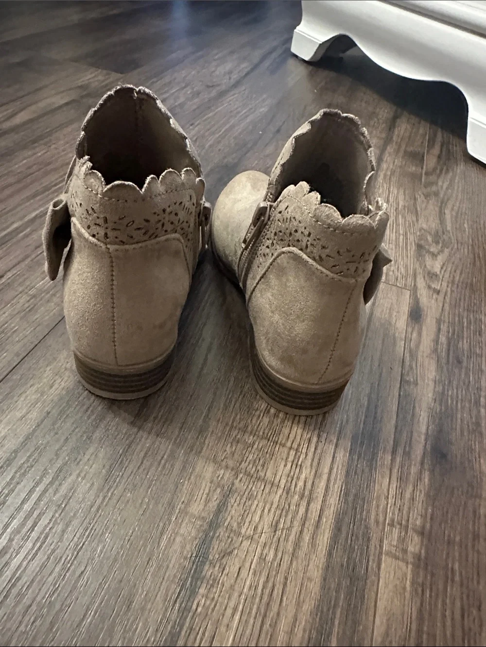 SO Kids Scalloped Bow Ankle Boots - Taupe